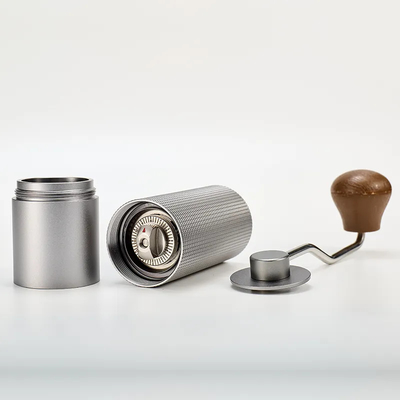 مطحنة يدوية صغيرة محمولة من Al-Alloy ، مطحنة قهوة يدوية 420 من الفولاذ المقاوم للصدأ