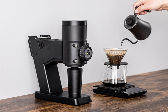 مطحنة حبوب القهوة القابلة لإعادة الشحن تصب فوق مطحنة القهوة للخارج